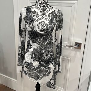 Vintage Georgiou Studio Black/White top Bell Sleeves Size M